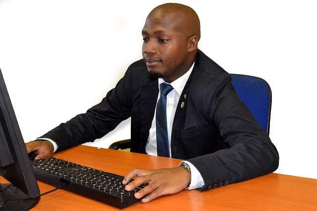 A KoboLender customer at work